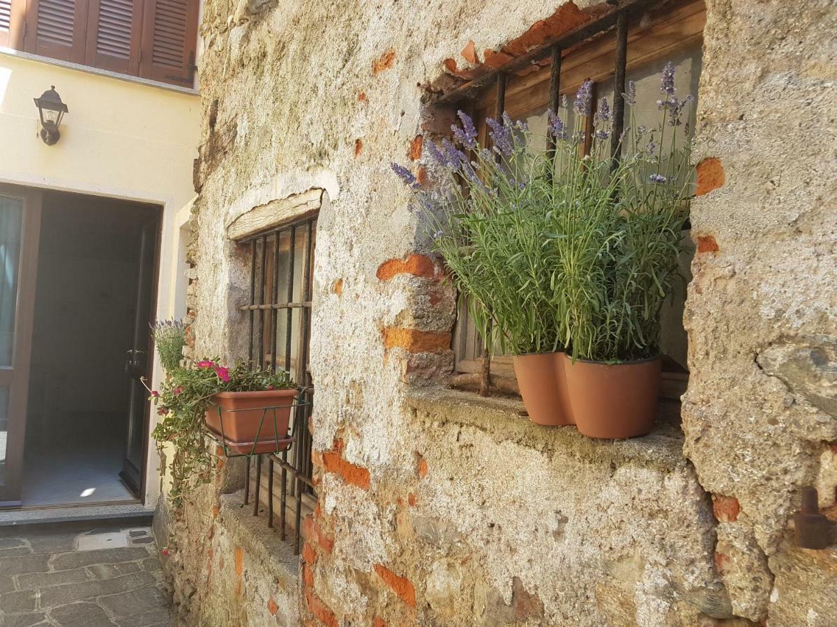A Casa Di Sole Lägenhet Brovello-Carpugnino Exteriör bild